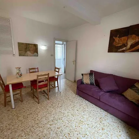 Three Bedroom With A View In Monti 아파트 *