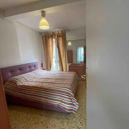 Three Bedroom With A View In Monti 아파트